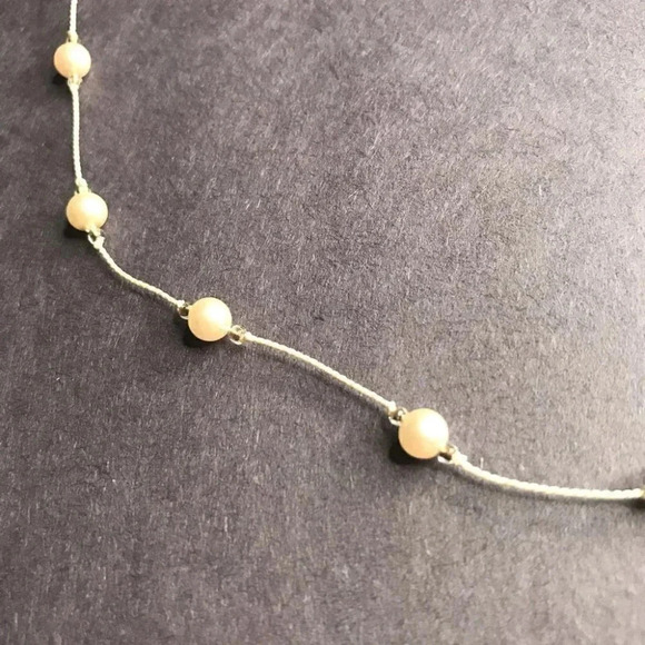 Hand Made Elegant Pearl Necklace Simple Minimal - Picture 2 of 7